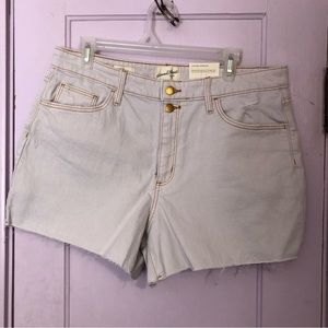 NWT Universal Thread white jean shorts